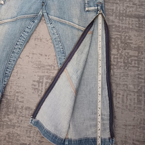 Y2K Guess zippered capri Jeans😱🤯😍😍 - Picture 9 of 16